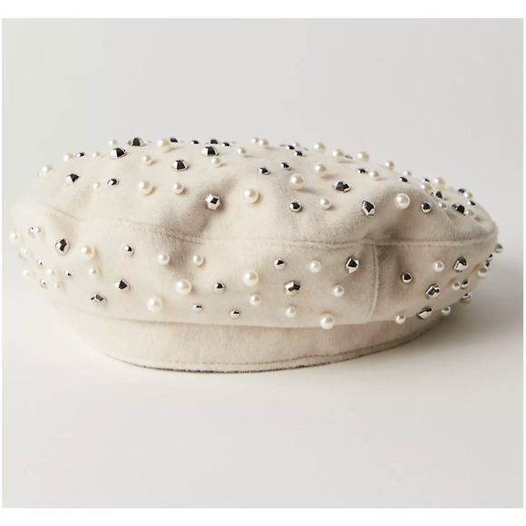 FREE PEOPLE x UNDERSTATED IVORY SO EMMA PEARL EMBELLISHED BERET HAT main image 7